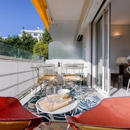 SERRENDY Renovated 1-bedroom apartment in a private estate Cannes Buitenkant foto